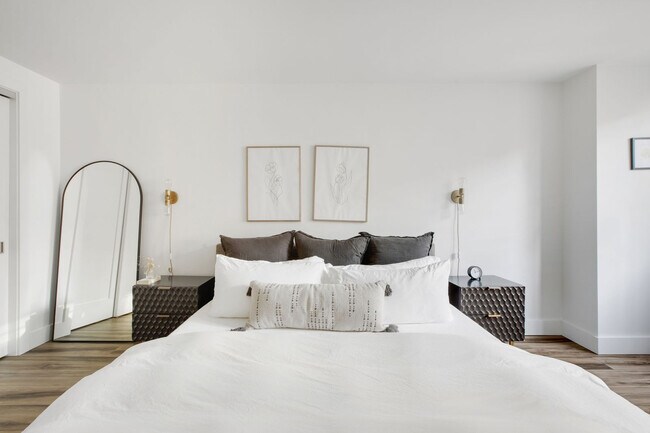 Building Photo - 330 W 58th St