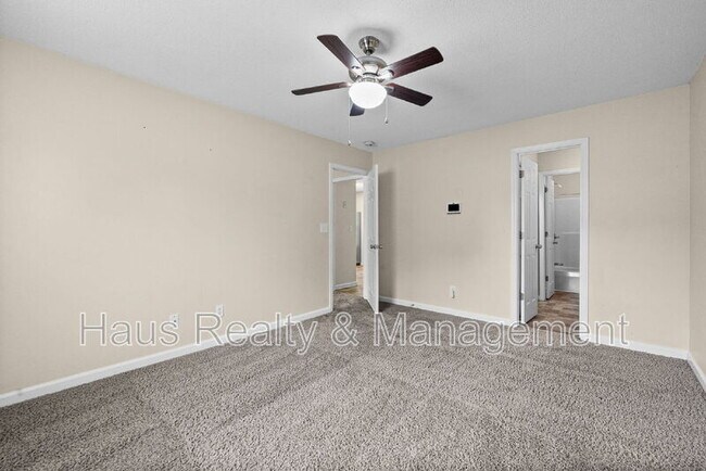 Building Photo - 932 Granny White Rd
