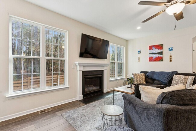 Building Photo - 4 Bedroom, 2.5 Bathroom Home in The Refuge at Ravenel - Ravenel