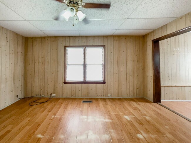 Building Photo - *AVAILABLE NOW!* Cozy Three Bedroom Home!