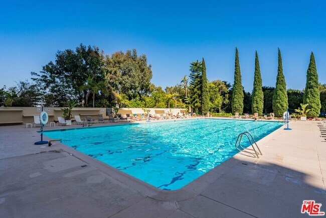 Building Photo - 2160 Century Park E