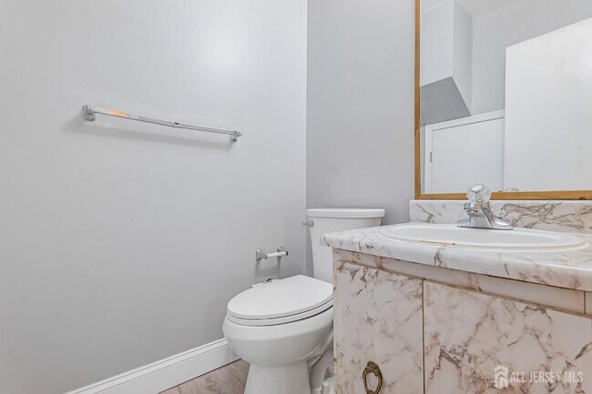 Building Photo - 1216 Thomas Ave