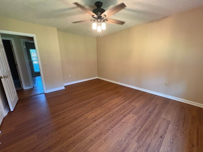 Building Photo - 133 John Glenn Dr