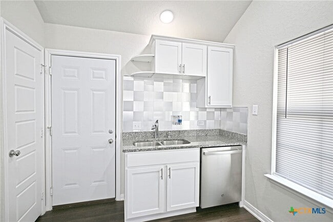 Building Photo - 2973 Greenbriar Rd