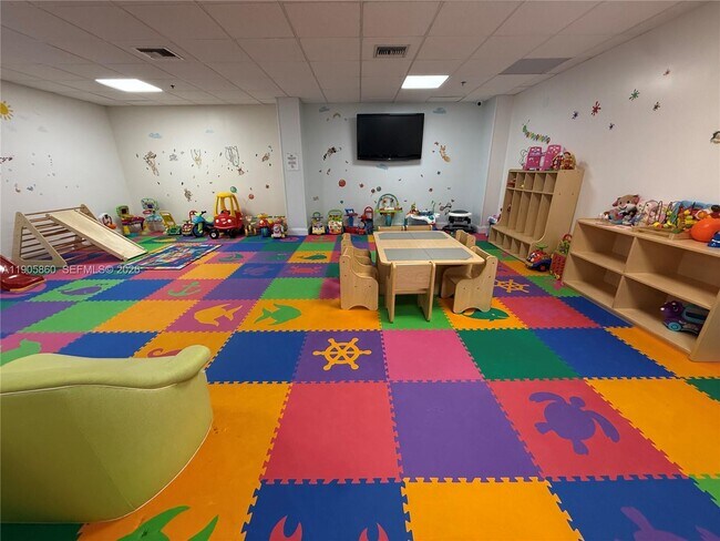 Building Photo - 540 Brickell Key Dr