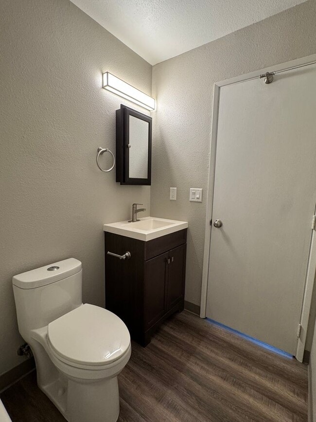 Building Photo - 606 8th St