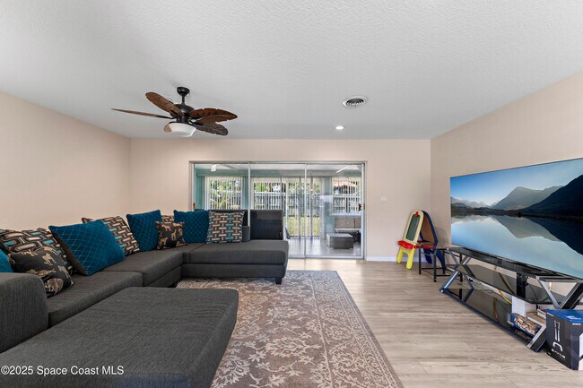 Building Photo - 116 Royal Palm Ave