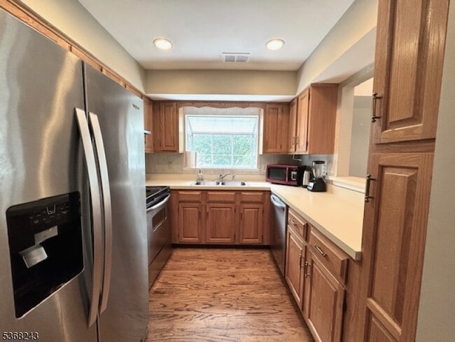 Building Photo - 64 Bentley Ct