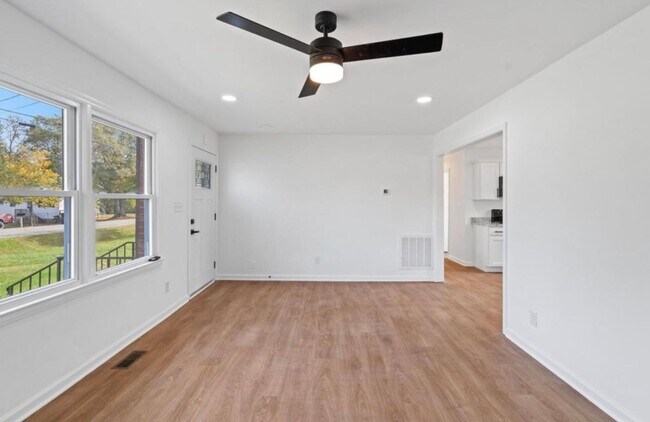 Building Photo - Well maintained 3 bedroom home!