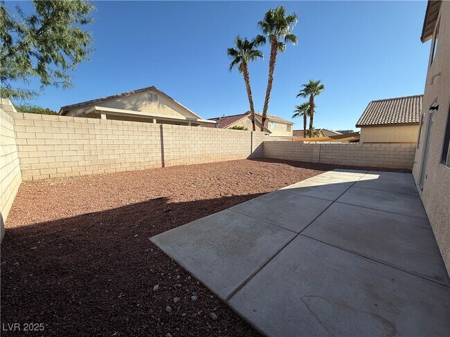 Building Photo - 9950 Shadow Grove Ave