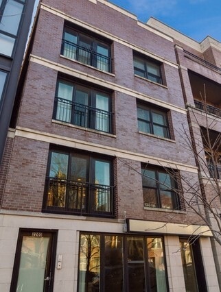 Primary Photo - 2205 W Roscoe St