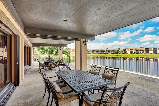 Building Photo - 5390 Woodland Lakes Dr