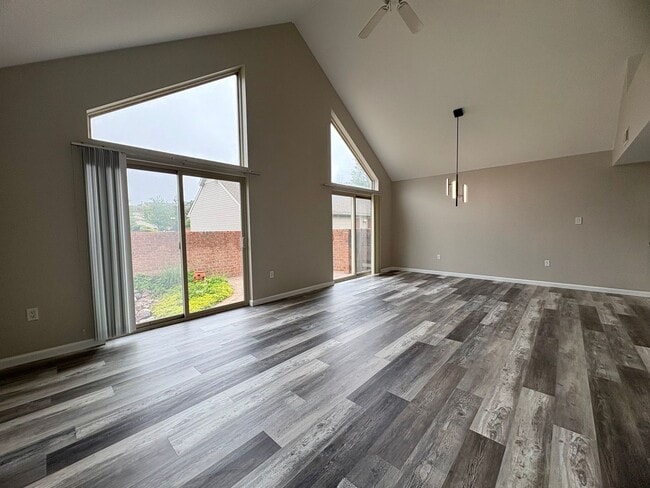 Building Photo - 2 Bedroom 2 Bathroom in Woodland View Harr...