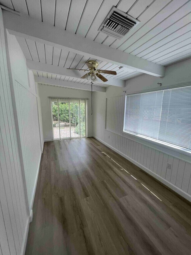 Building Photo - BEST VALUE IN SHERMAN OAKS!