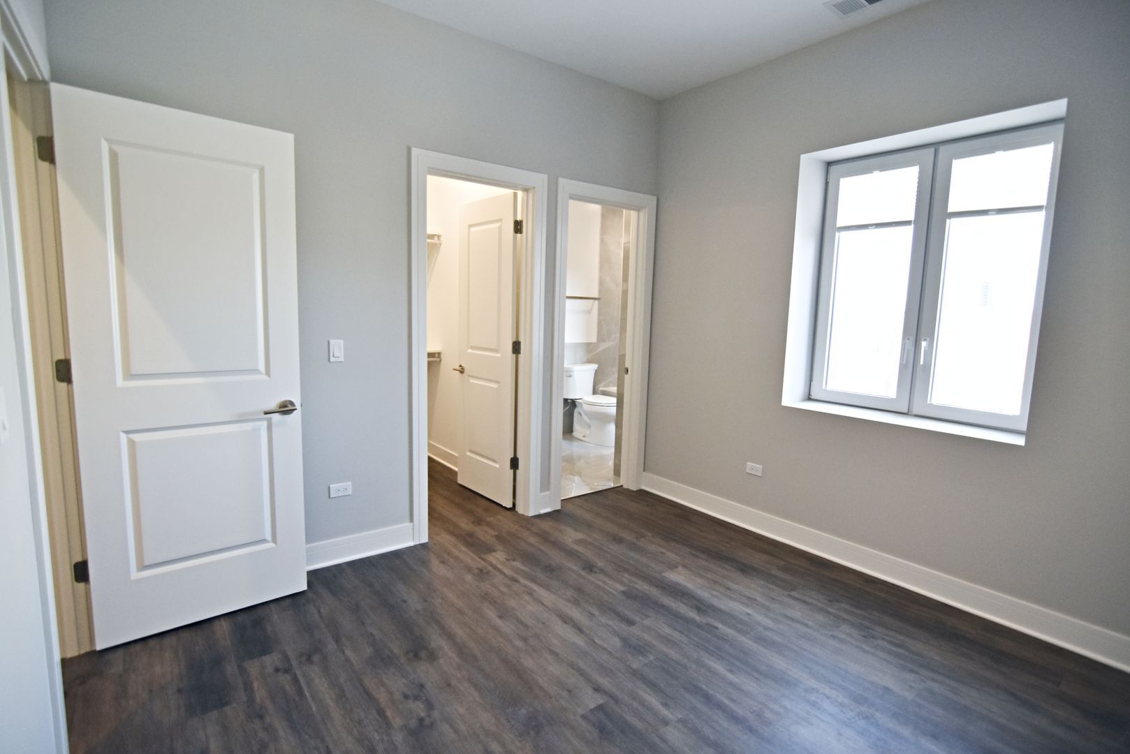 Building Photo - 957 W Irving Park Rd