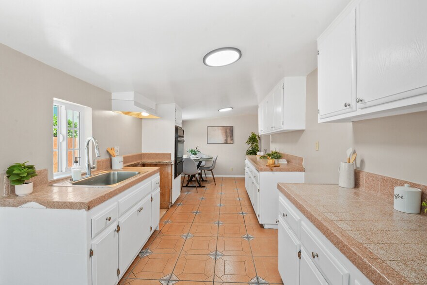 Building Photo - 13439 Roselle Ave