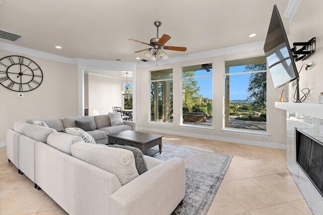 Building Photo - 1400 Camelback