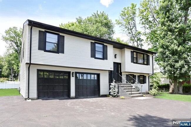 Building Photo - 415 Goffle Rd