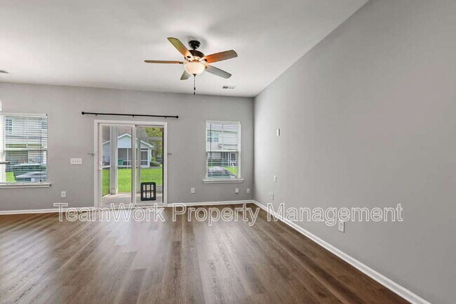 Building Photo - 526 Truman Dr