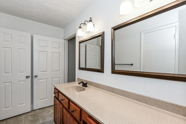 Building Photo - 7923 Dawnridge Dr