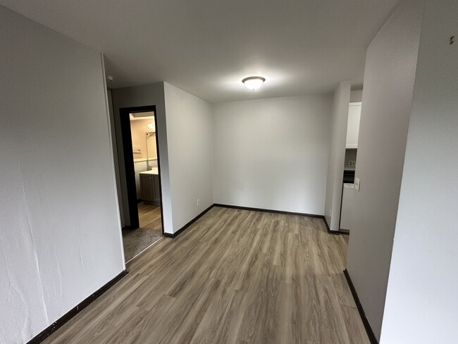 Building Photo - Coachlight Village Apartments