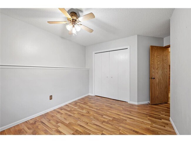 Building Photo - 1008 3rd St NE