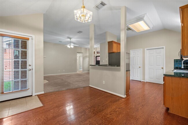 Building Photo - 805 Courtland View