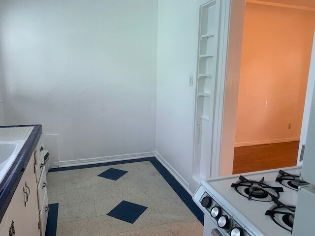 Building Photo - 1218 Manzanita St