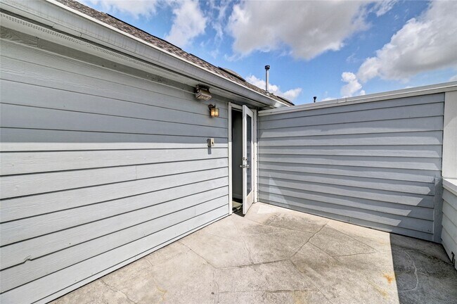 Building Photo - 5507 Darling St