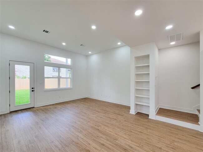Building Photo - 3107 Orange St