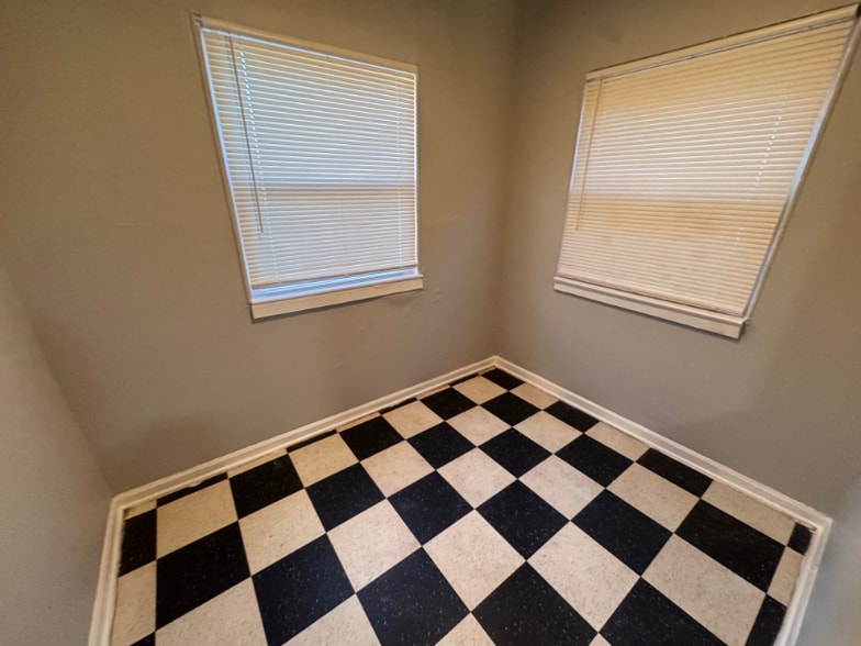 Building Photo - 5901-5911 W Huron St