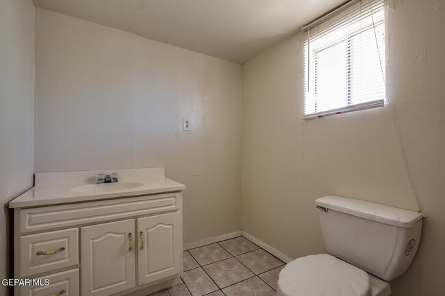 Building Photo - 5729 Waldorf Dr