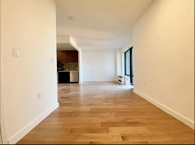 Interior Photo - 25 East 19th St