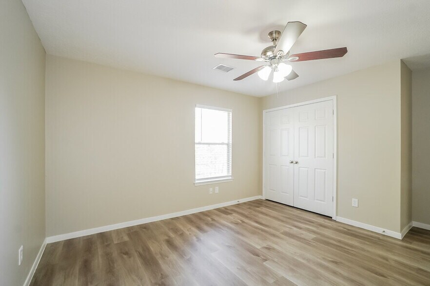 Building Photo - 21902 Willow Shadows Dr