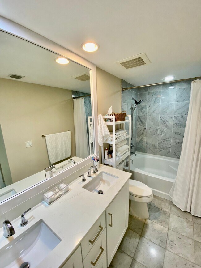 Building Photo - 225 NE 1st St