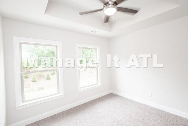 Building Photo - 4 Bedroom Townhome in Chamblee