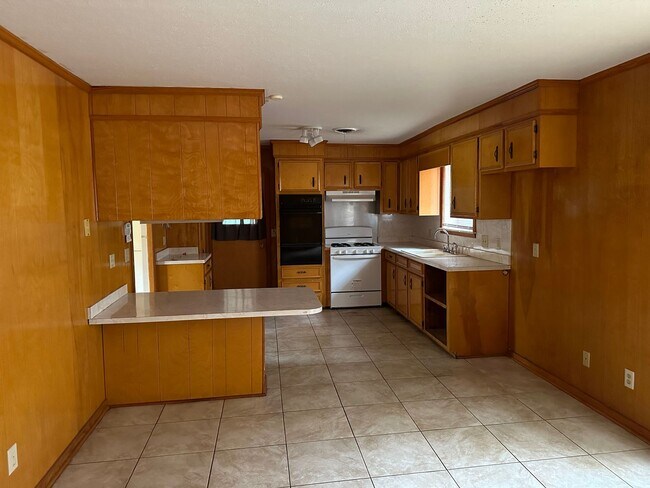 Building Photo - 1022 Garden Park Dr