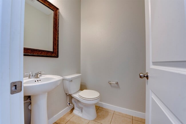 Building Photo - 40828 Mostyn Hill Dr