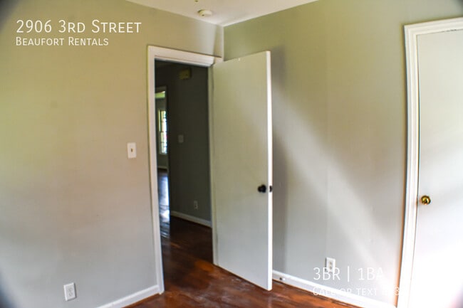 Building Photo - 2906 3rd St