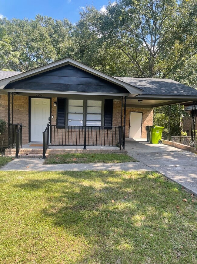 Building Photo - 225 William Hardin Rd