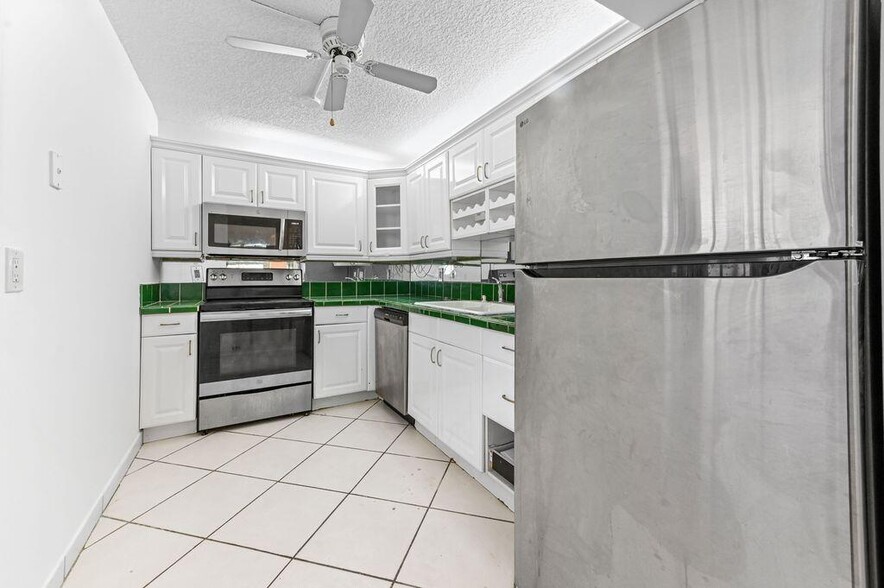 Building Photo - 3575 S Ocean Blvd