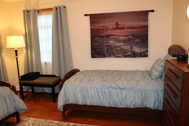 Bedroom 1 with two twin beds - 133 Rockdale Ave