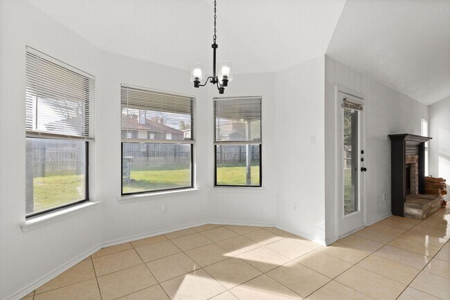 Building Photo - 4803 Topsey Dr