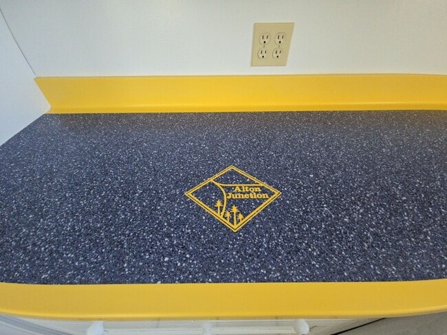 Building Photo - Distinctive Alton home offers charming living opportunity!