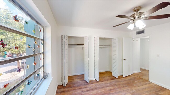 Building Photo - 160 SW 30th Ave