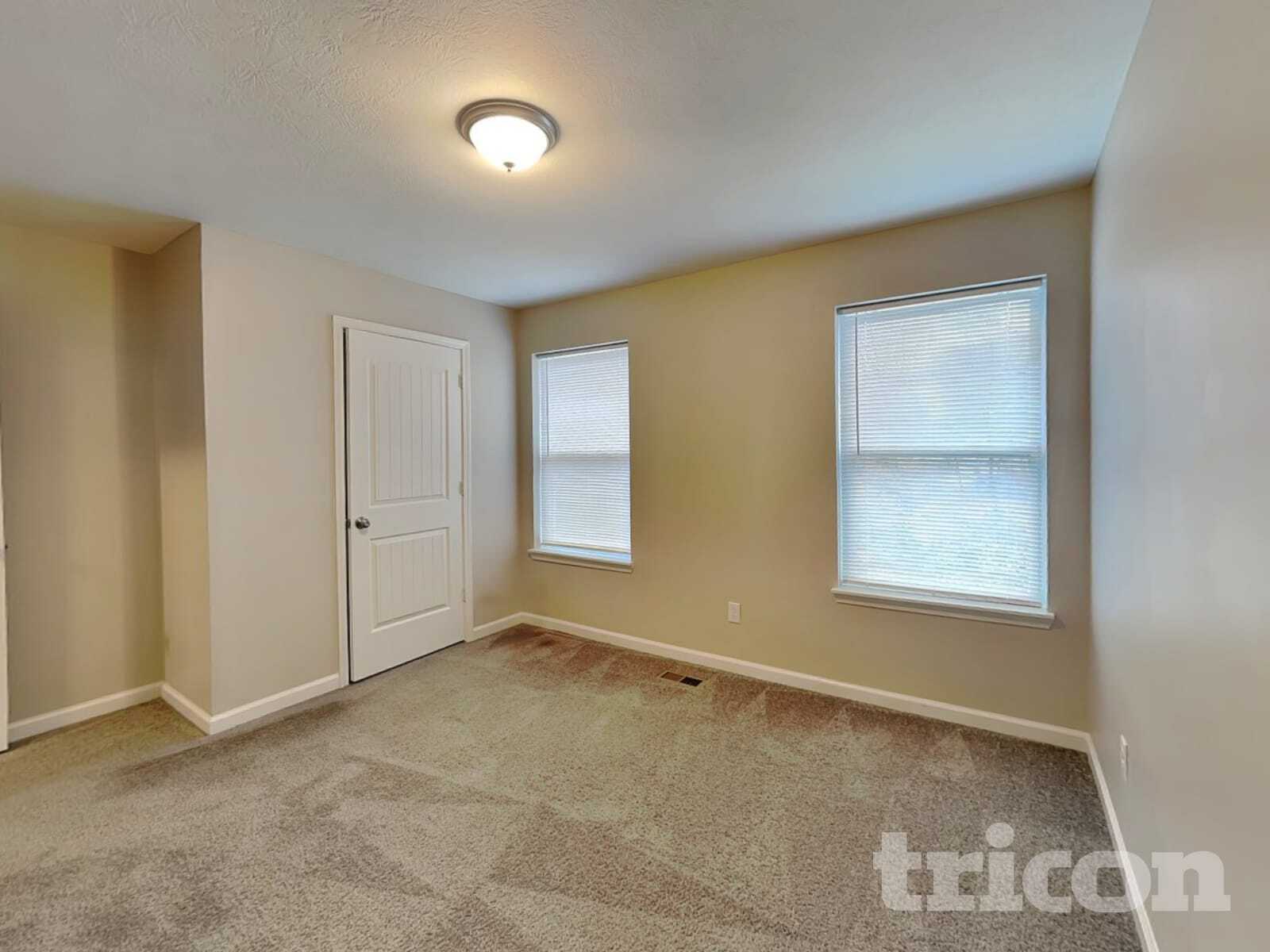 Building Photo - 906 W Clinton St