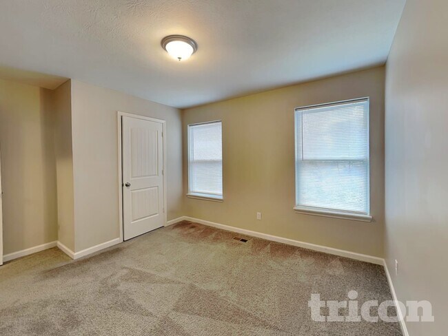 Building Photo - 906 W Clinton St