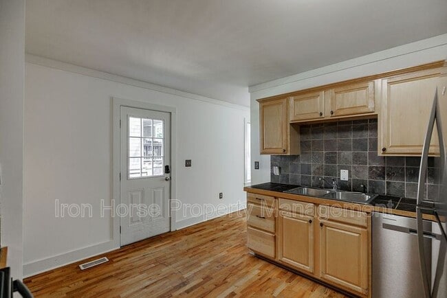 Building Photo - 205 Third Street