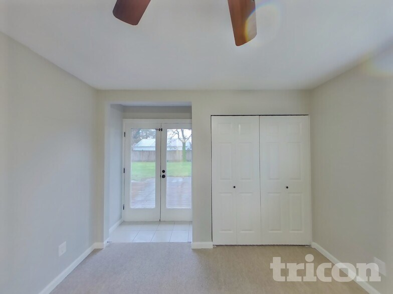 Building Photo - 302 3rd Ave SE