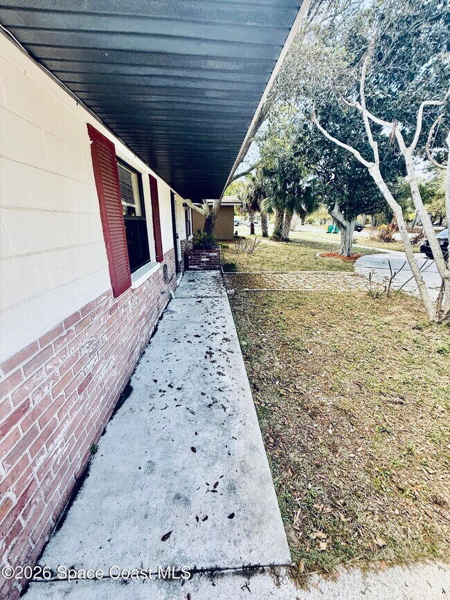 Building Photo - 410 S Tropical Trail